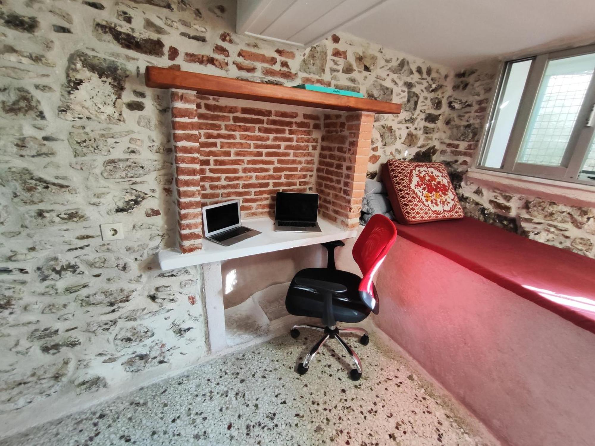 Best Sunset & Sunrise Budget Rooms Mytilíni Екстериор снимка